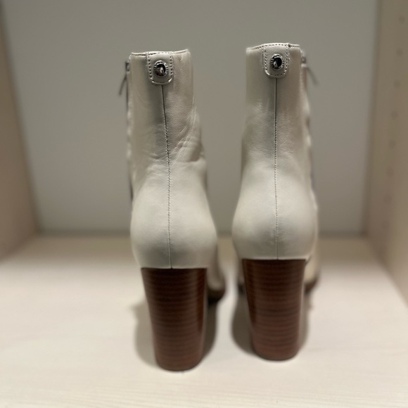 Nine West women offwhite booties wood heel great condition rarely worn size 9.5 - Picture 6 of 7
